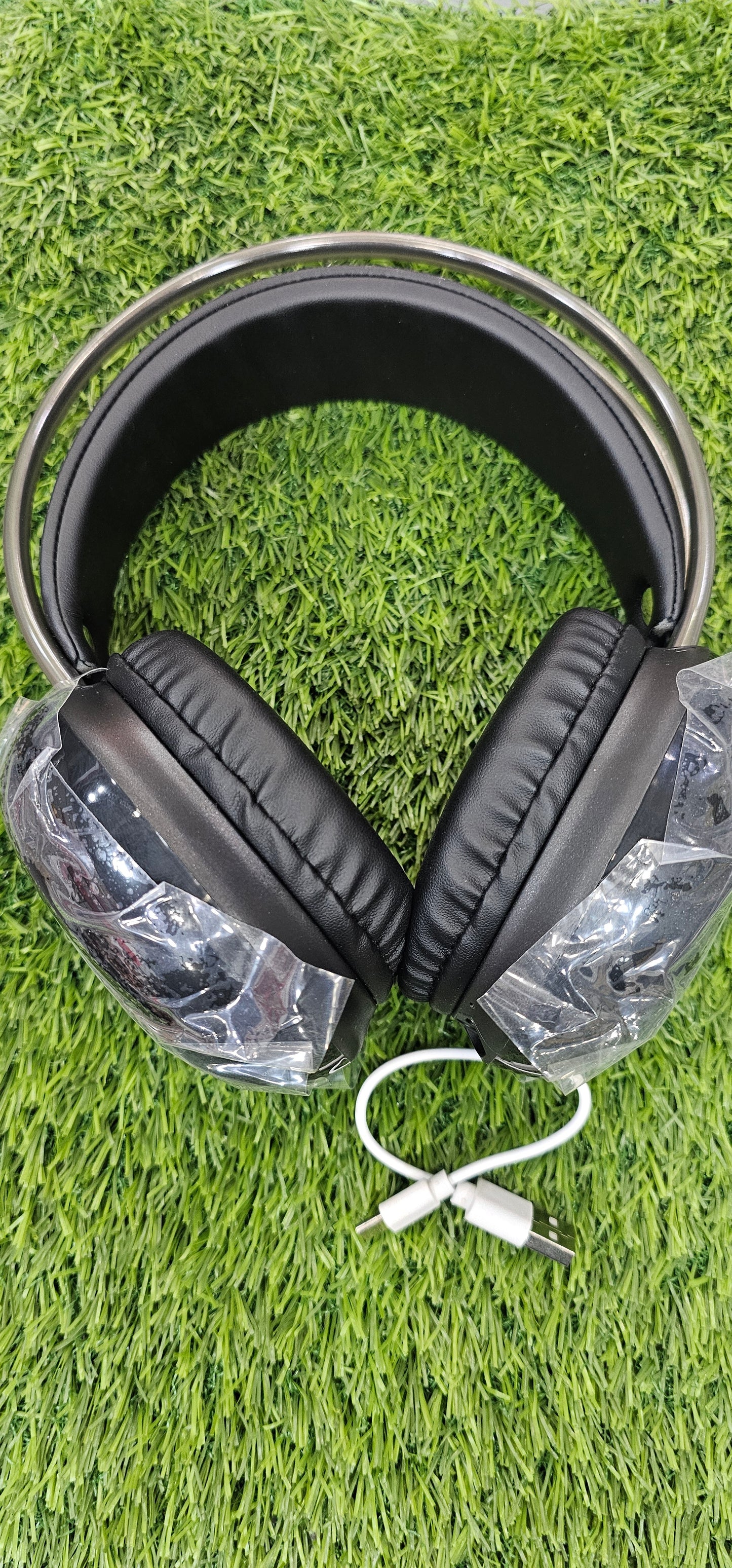 V-bon headphones , Overear headphones , Amazing bassboosted sound quality , Bluetooth and wired connection , best in the league